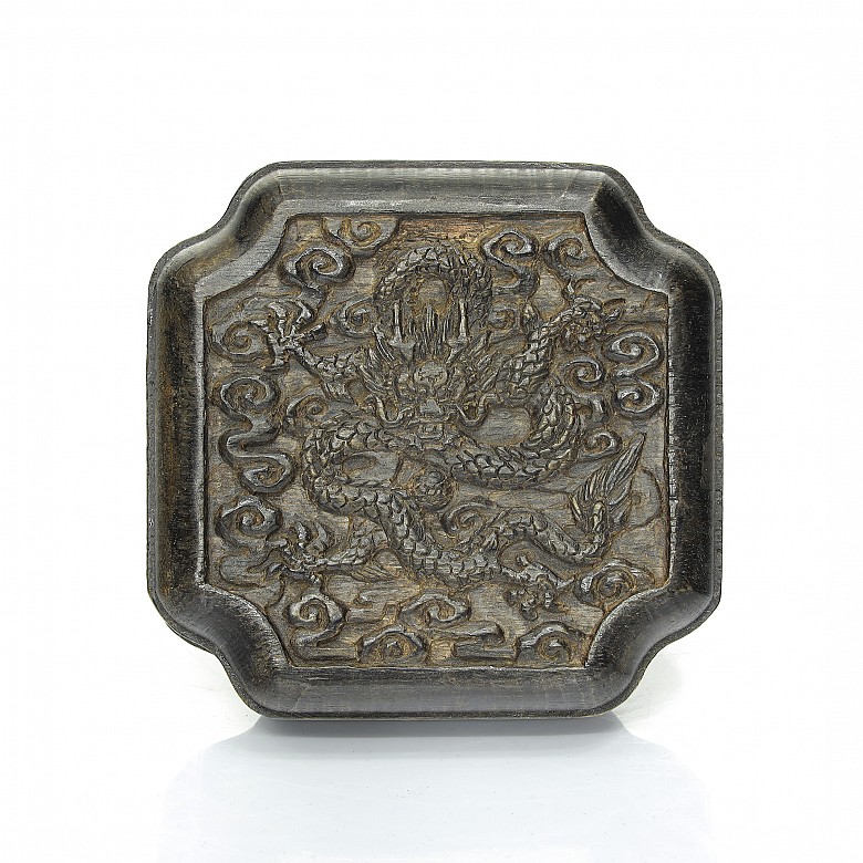 Carved wooden dragon box, Qing dynasty - 1