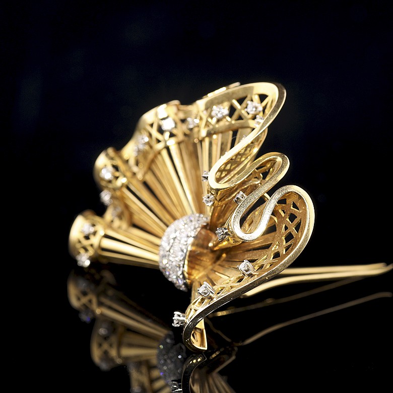 Brooch 18 kt yellow gold with diamonds, 20th century