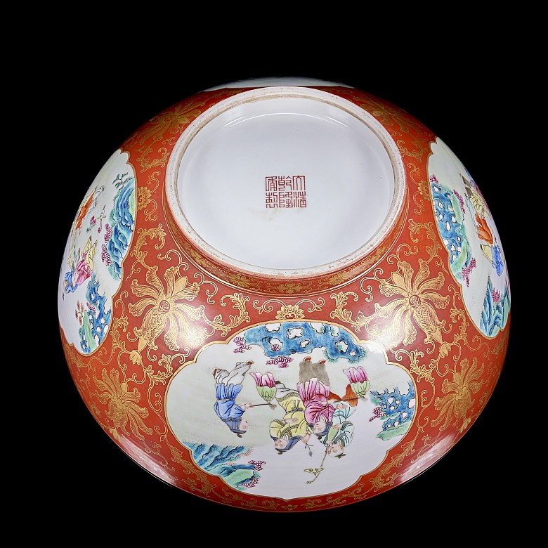 Porcelain enamelled bowl ‘Characters’, with Qianlong Seal