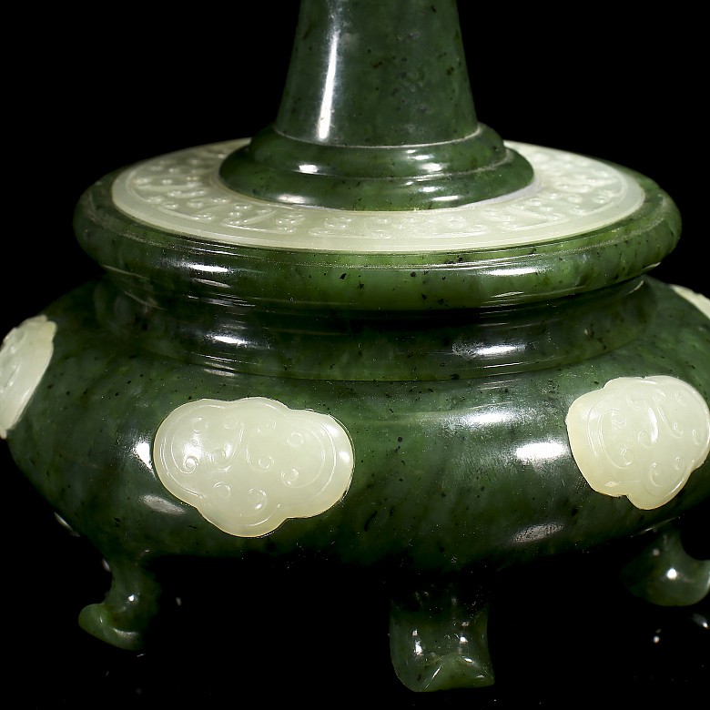 Spinach-green and white jade hat-holder, Qing dynasty