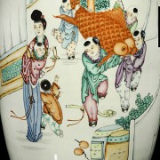 Chinese vase with palace scenes, 19th century