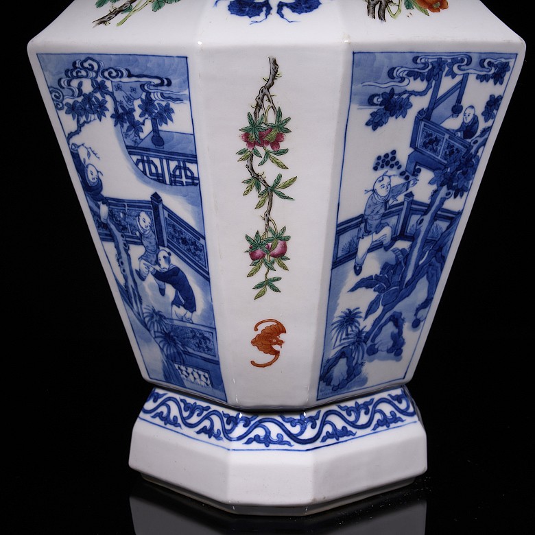 Polychrome ceramic octagonal vase, Minguo