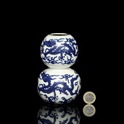 Hulu Porcelain Vase ‘Dragons’, with Ming stamp