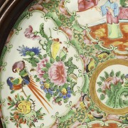 Cantonese porcelain dish with wooden frame, 20th century