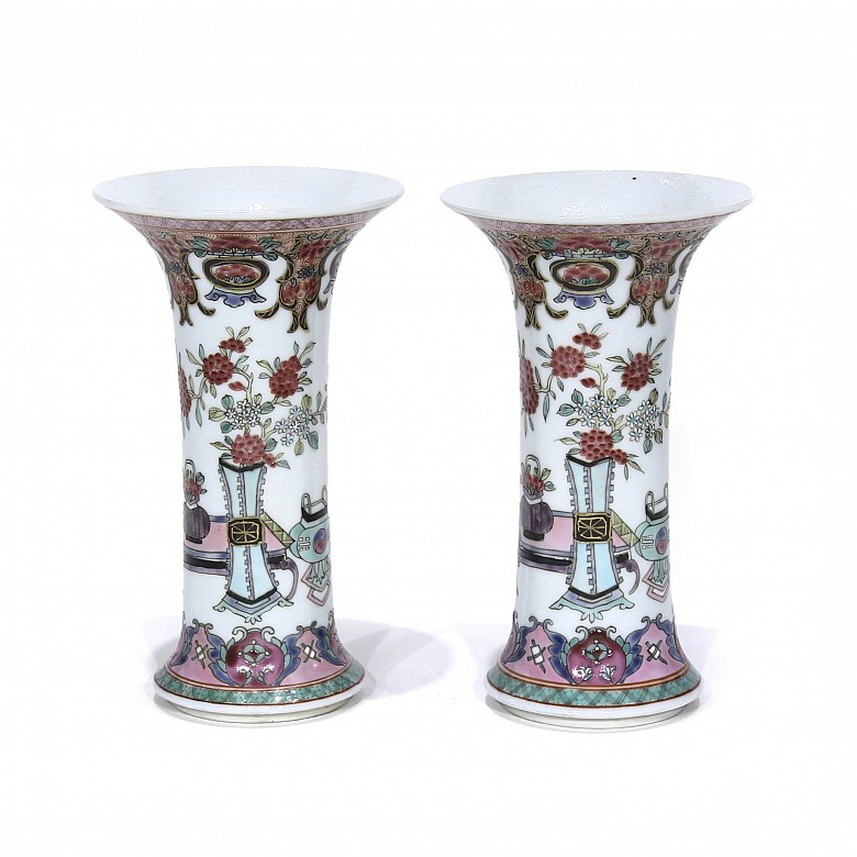 Pair of Chinese vases 