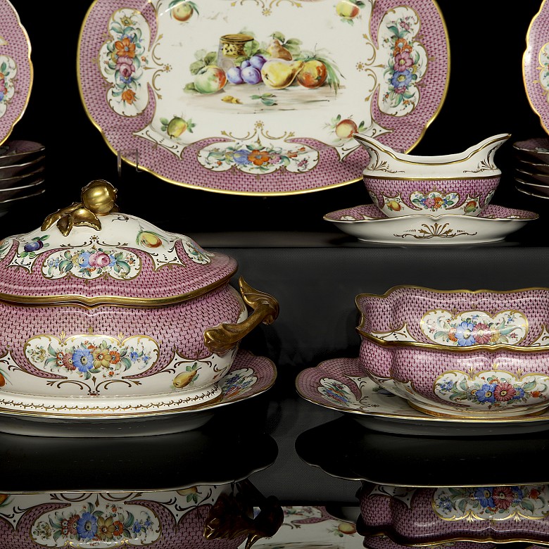 Vajilla de porcelana policromada y dorada Meissen