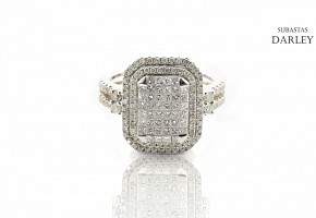 18k white gold ring with diamonds