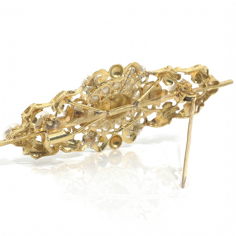 Broche de oro amarillo 18 k y perlas