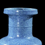 Blue-glazed porcelain vase, Qing dynasty