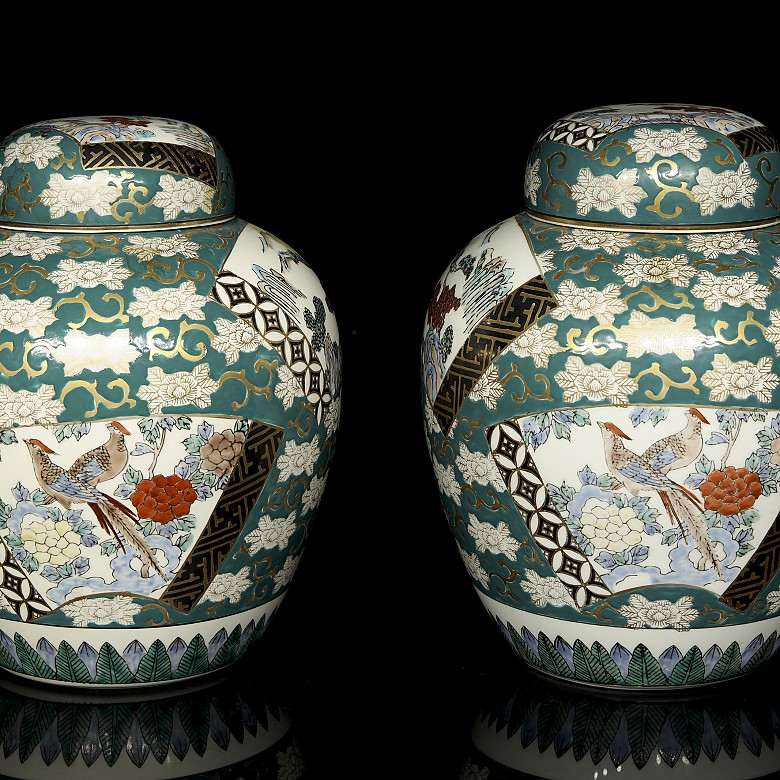 Pair of Imari jars, Japan 20th century