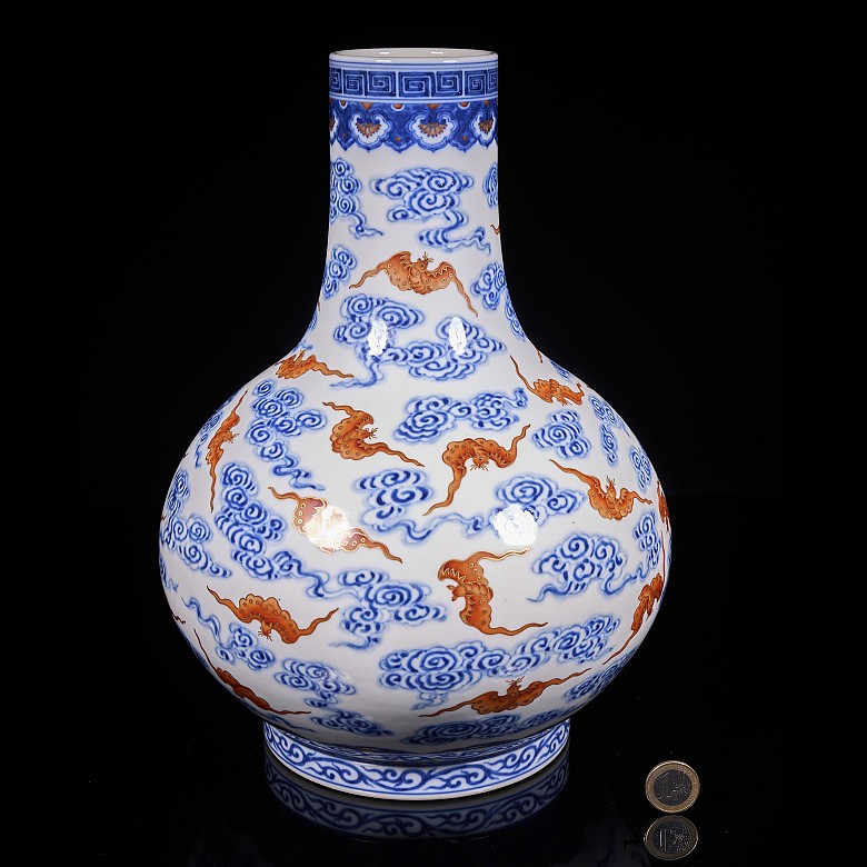 Porcelain vase “Bats and clouds” Qing dynasty