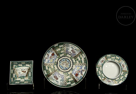 Tres objetos de porcelana Imari, Japón s.XX