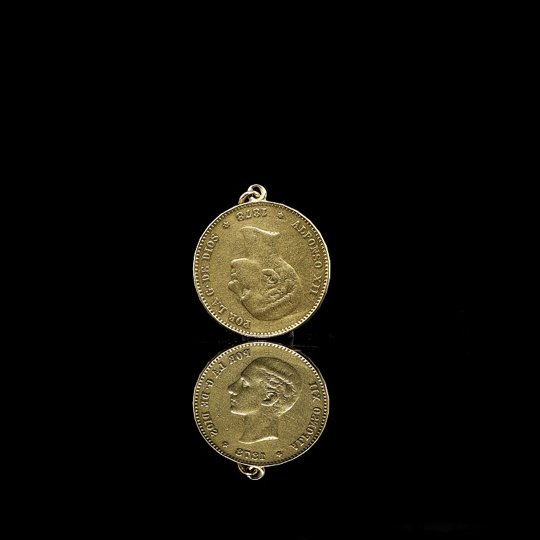 Moneda de oro con anilla 