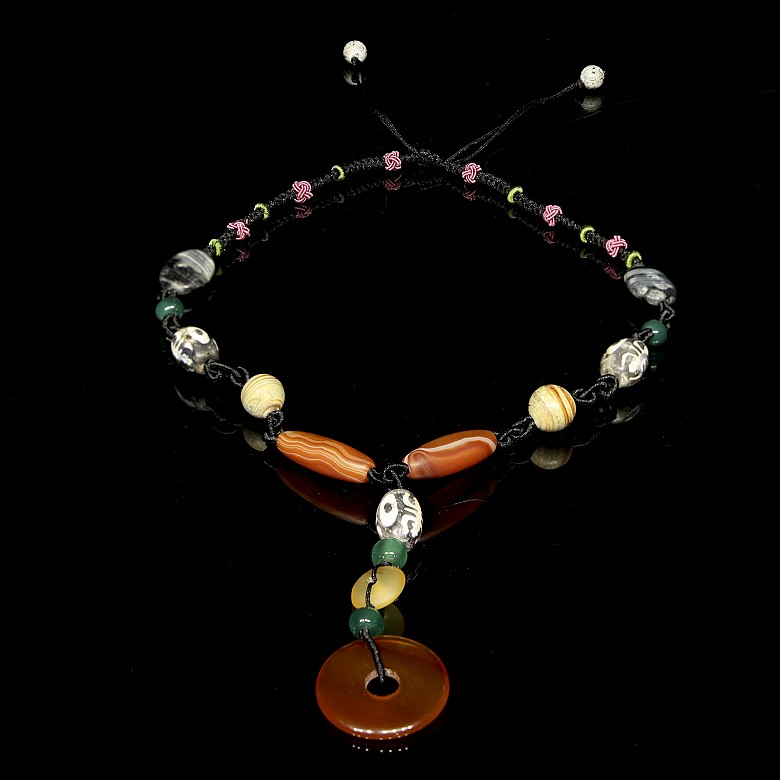 Beautiful agate and glass bead and ‘Dzi’ necklace, Qing dynasty