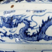 Glazed ceramic ‘Dragons’ vase, Yuan dynasty