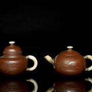 Two earthenware teapots, Yixing, 20th century