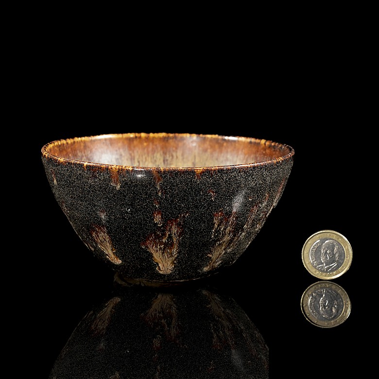 Ceramic bowl with ‘Tiger Skin’ glaze, Jizhou Kiln