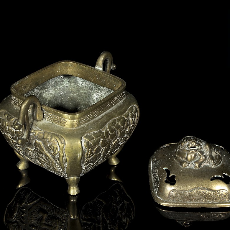 Chinese metal censer with reliefs, 20th century