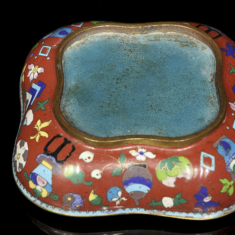 Cloisonné box ‘Vases’, 20th century