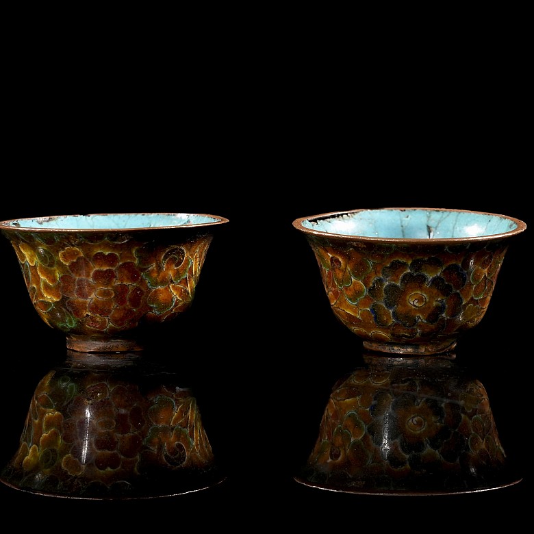 Pair of cloisonné floral-patterned cups, Qing Dynasty