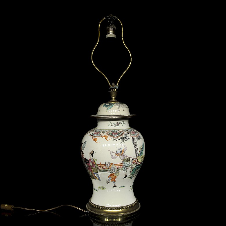 Porcelain tibor with lamp, Qing dynasty