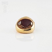 Ring in 18k yellow gold, with central ruby ​​of 11.00 cts.