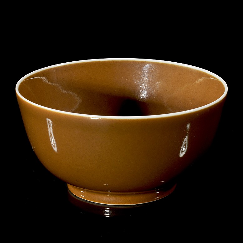 Glazed porcelain bowl, Qing Dynasty