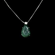 White gold with emerald and brilliant pendant