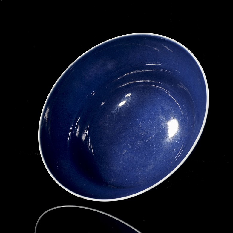 Cobalt-blue glazed porcelain bowl, Qing dynasty