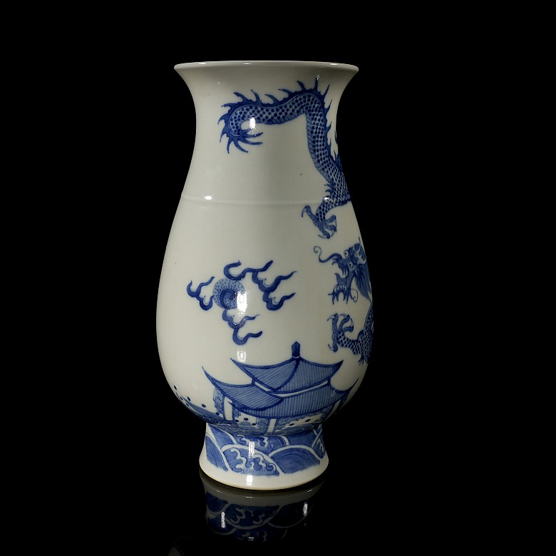 Blue-and-white porcelain vase ‘Landscape with dragon’, Qing dynasty