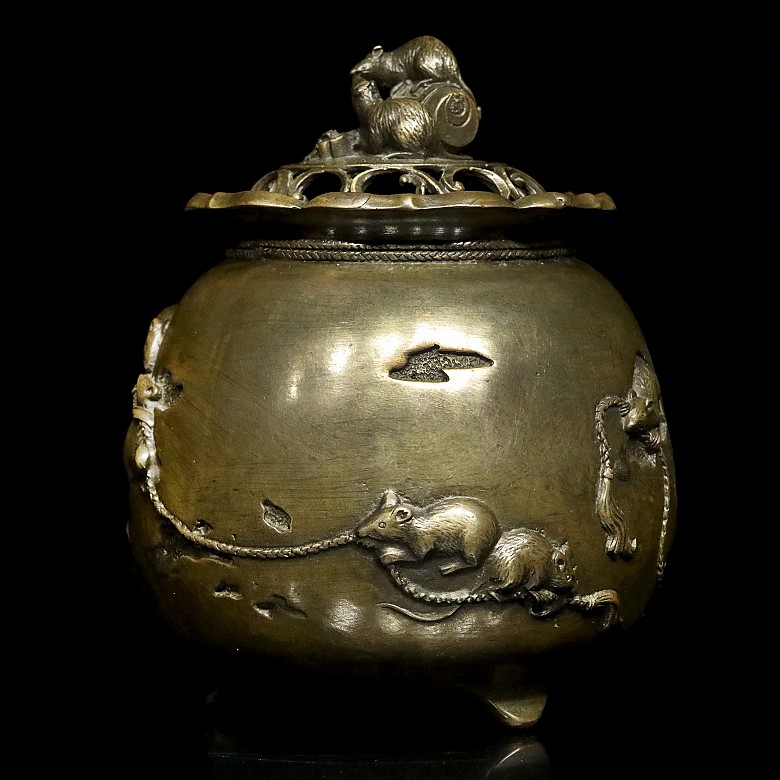 Bronze censer with reliefs, Qing dynasty