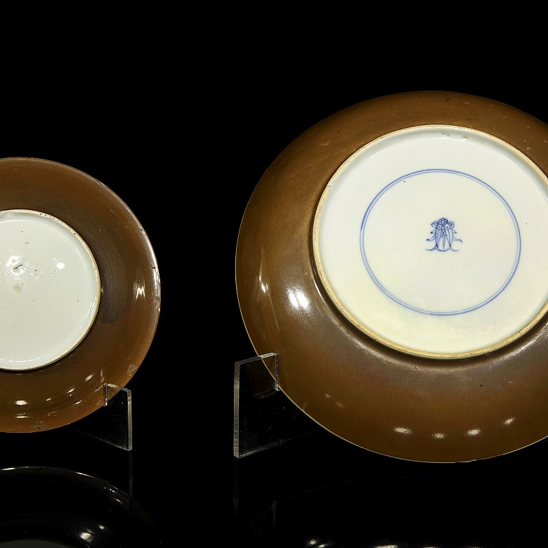 Two Qing Dynasty ‘Flowers and Butterflies’ Porcelain Dishes - 4