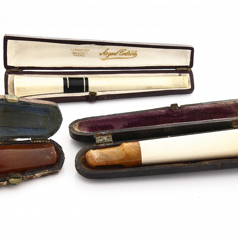 Lot of three mouthpieces, 19th century