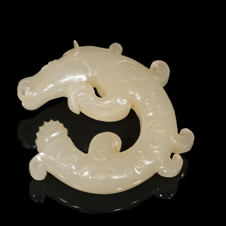 White jade dragon, Eastern Han Dynasty