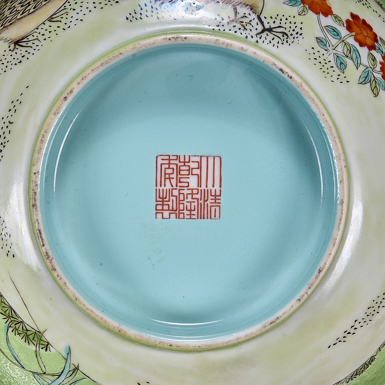 Porcelain enamelled bowl with engraved background, with Qianlong seal