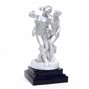 Escultura de porcelana “Las tres gracias”, s.XX