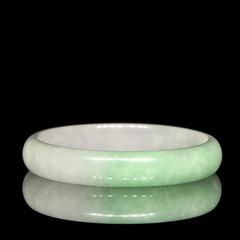 Two-coloured jade carved bicoloured bangle