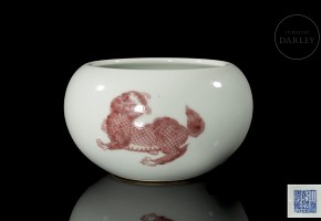 Ceramic-glazed ‘Dragon’ brush container, Qing dynasty