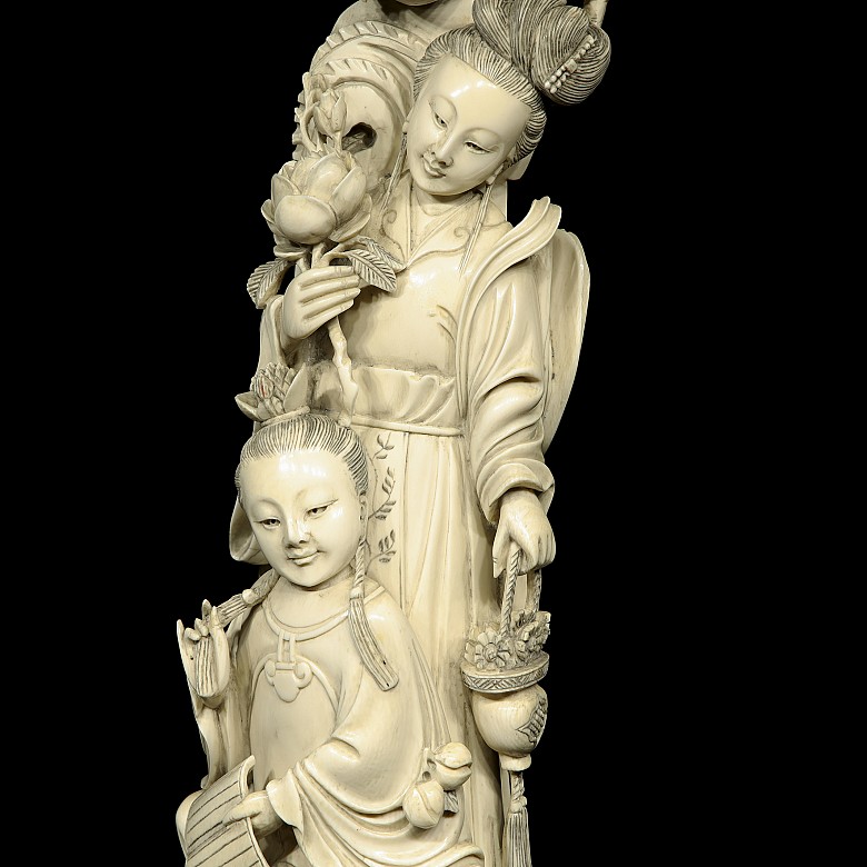 Carved ivory figure ‘Two young ladies’, 19th-20th century