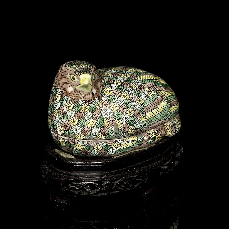 Porcelain enameled ‘Quail’ box, Chinese Republic