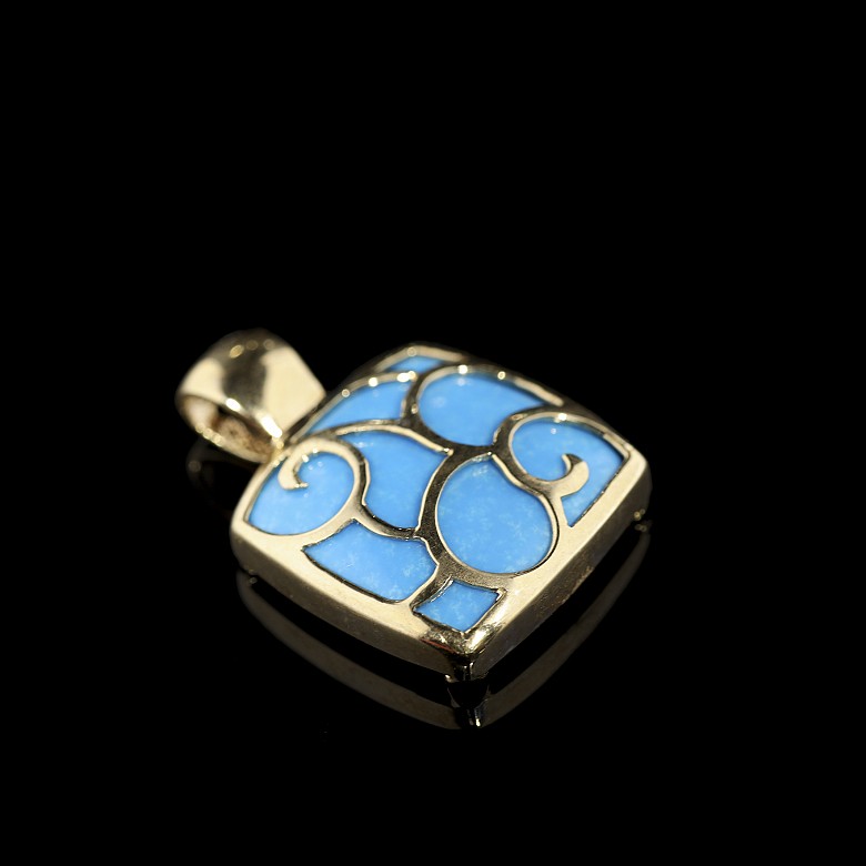 Pendant in yellow gold and turquoise