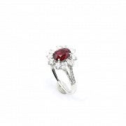 Ring, 18k white gold with 2.04ct natural ruby and diamonds