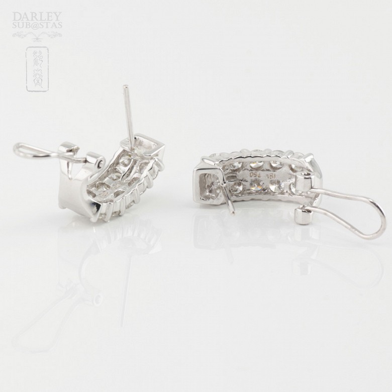 Earrings in 18k white gold and 20 diamonds of 1.82 cts