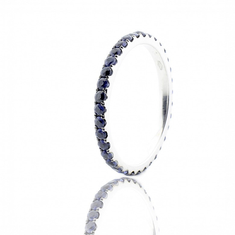 18k white gold and sapphires full wedding ring