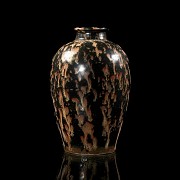 Meiping vase with ‘Tiger-skin’ glaze, Song dynasty