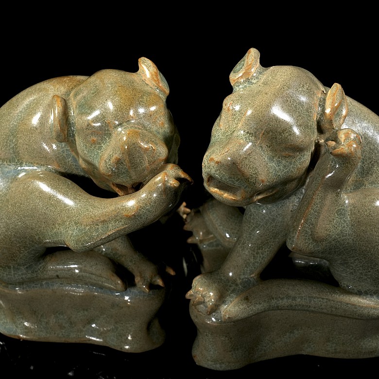 Pair of glazed ceramic ‘Lions’ figures, Qing dynasty