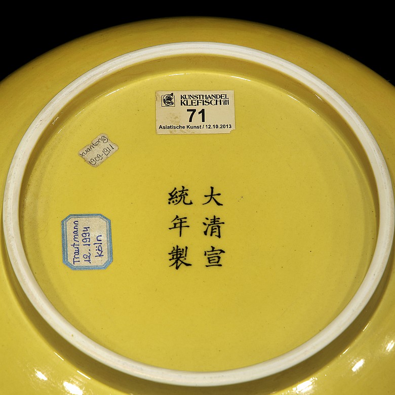 Large glazed porcelain bowl, with Xuangtong mark