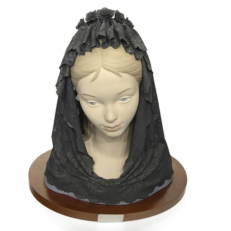 Bust with black mantilla, Lladró, 20th century