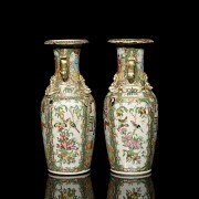 Pair of small Cantonese vases, 20th century