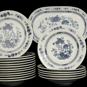 Porcelain tableware with floral decoration, 20th century - 2